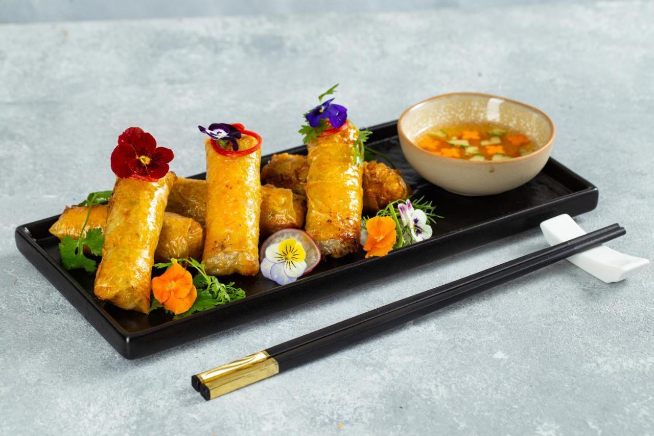 The Oriental Jade Hotel Hanói Exterior foto A plate of Vietnamese spring rolls